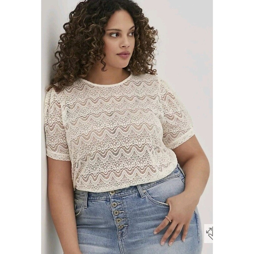 Torrid Plus Size 4 4X 26 PUFF SLEEVE TEE - STRETCH LACE